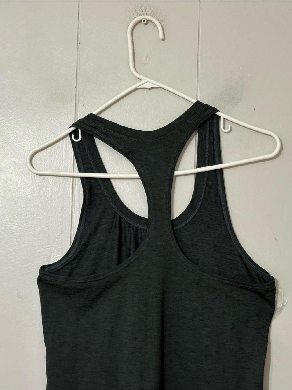 Vuori Lux Performance Tank Gray Racerback Workout Yoga Athletic Top Size Medium - Picture 7 of 9